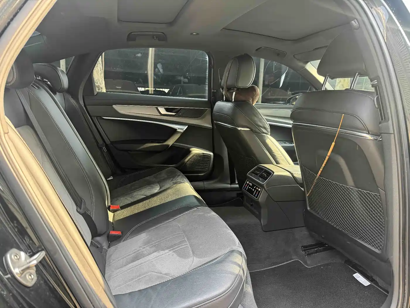 Фото 9 - Audi A6L