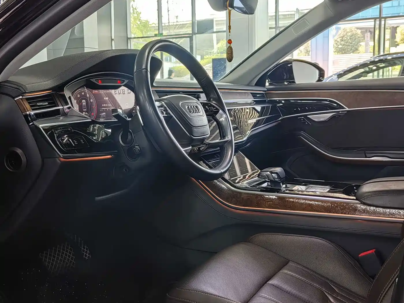 Photo 11 - Audi A8