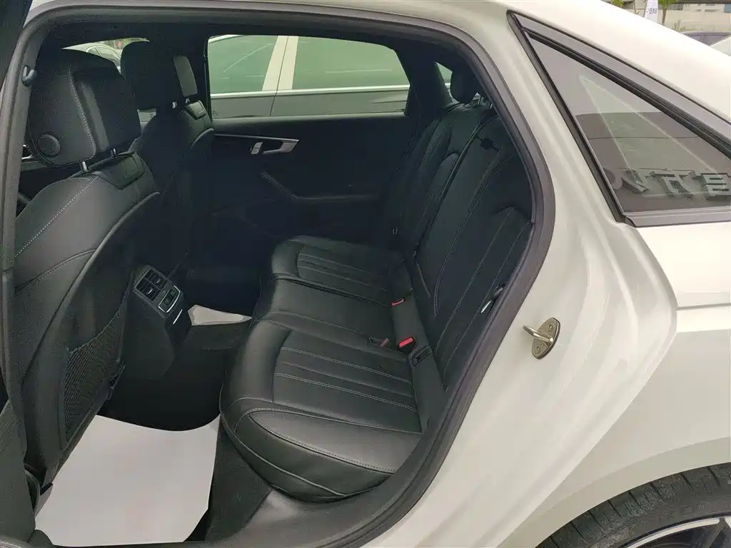 Audi A4L 2024 40 TFSI Luxury Dynamic фото 17