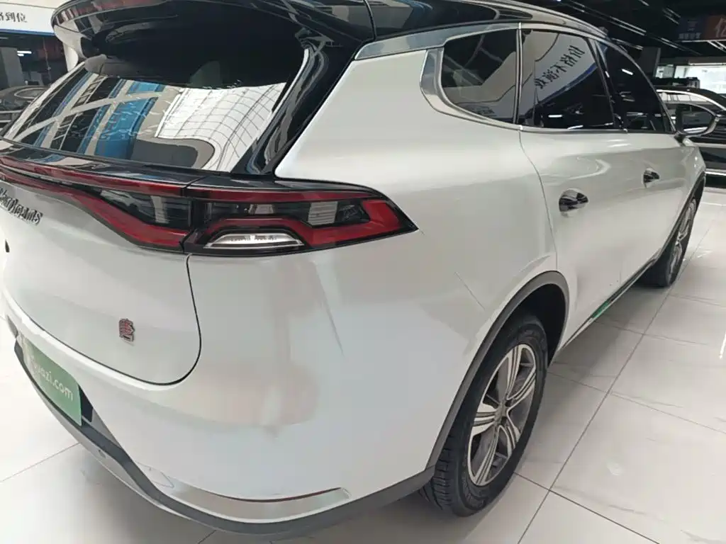 Фото 8 - BYD Tang