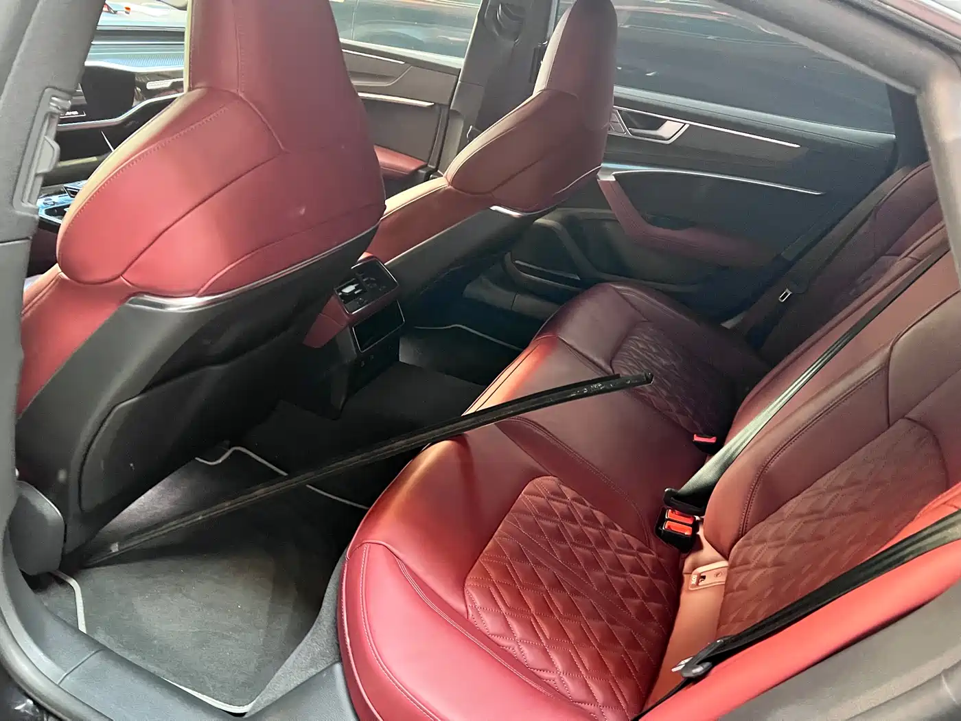 Audi A7L 2024 45 TFSI quattro S-line Black Warrior Edition фото 18