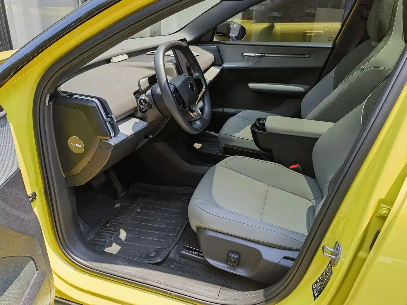Volvo EX30 2024 2025 RWD Long Range Ultra