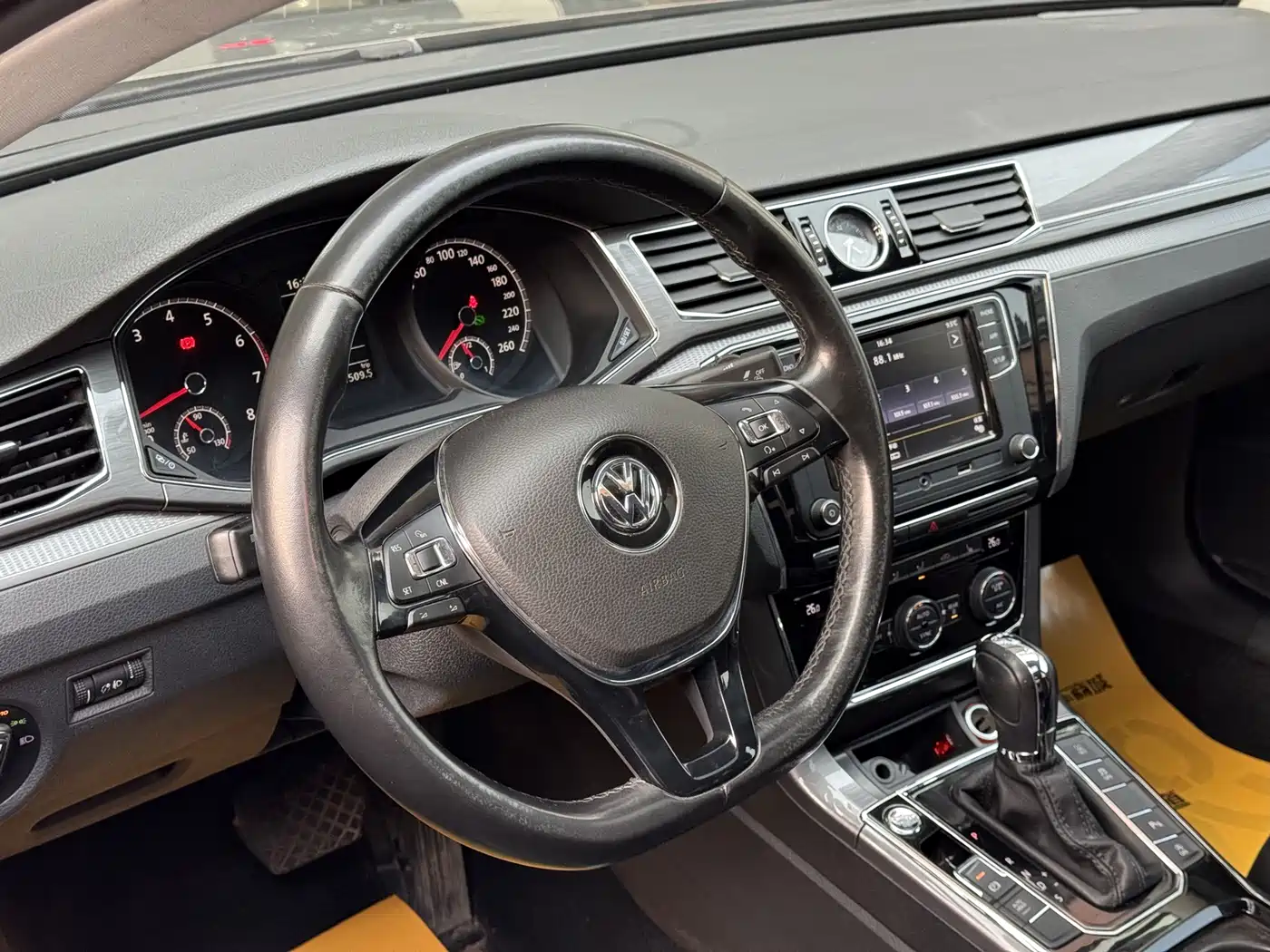 Volkswagen Passat 2017 330TSI DSG Prestige фото 16