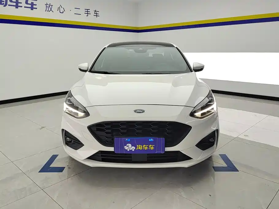 Фото 2 - Ford Focus