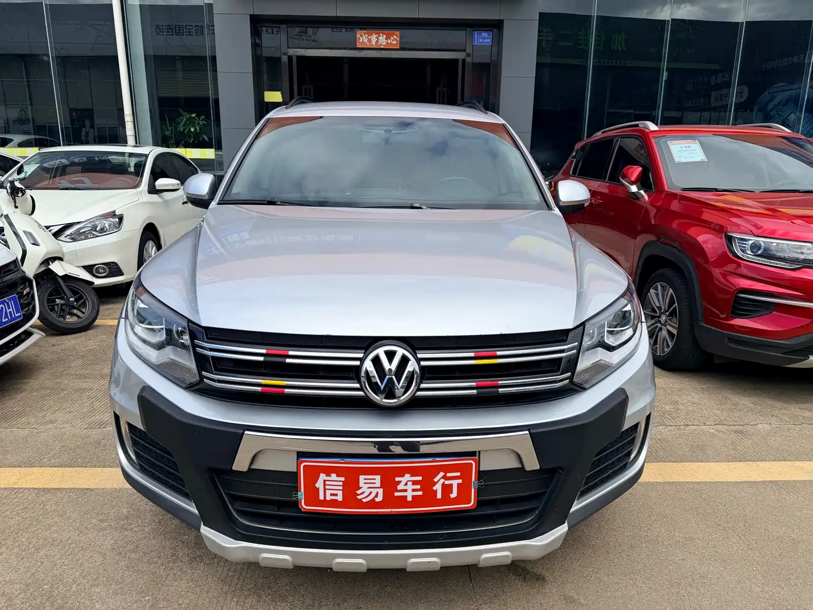 صورة 2 - Volkswagen Tiguan