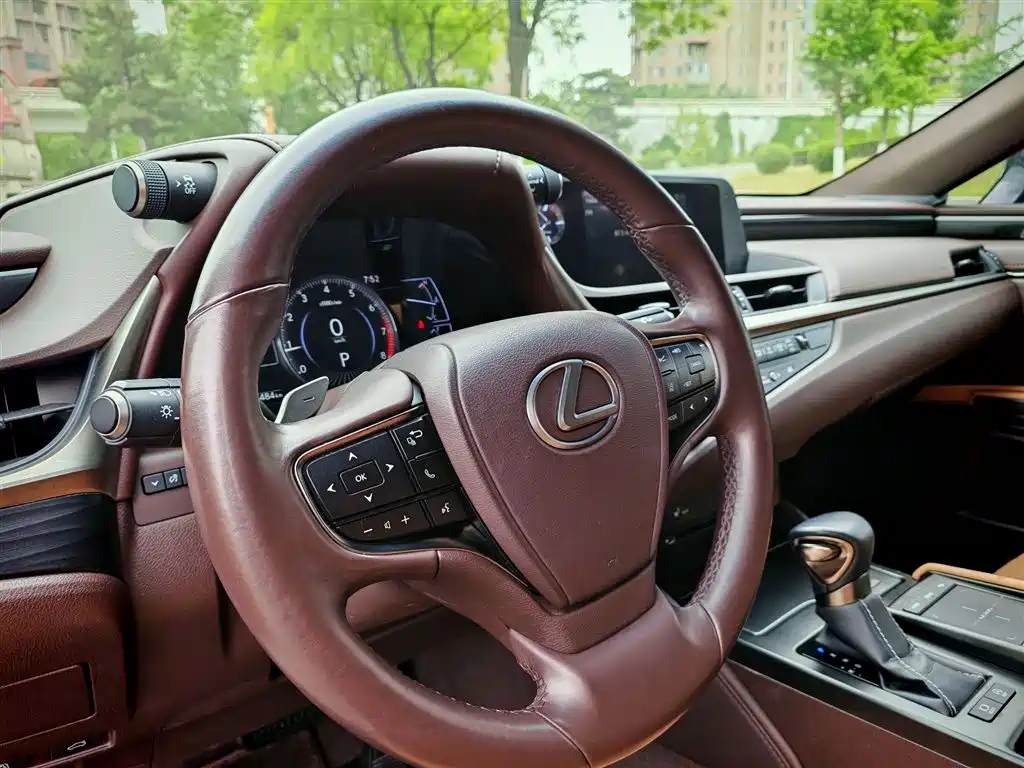 Lexus ES 2020 200 Excellence фото 10