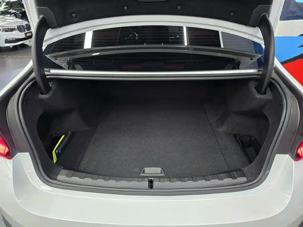 BMW i3 2024 eDrive 40 L Shadow Night Package фото 15