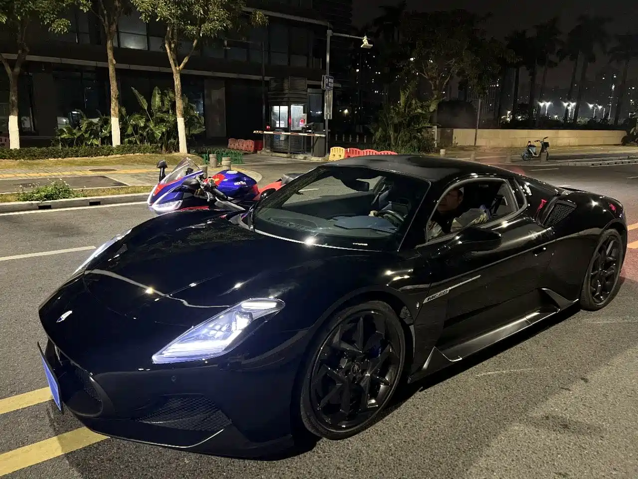 Photo 6 - Maserati MC20