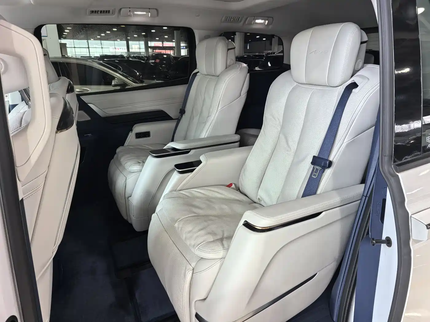 Buick Century 2025 2.0T 6-Seater World Edition фото 12