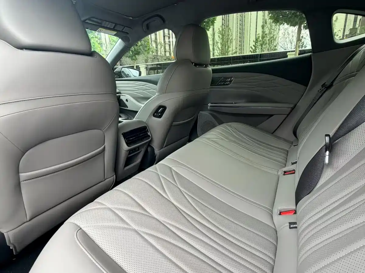 Geely Galaxy Galaxy Xingyao 8 2025 130km EM-P Starship Edition фото 4