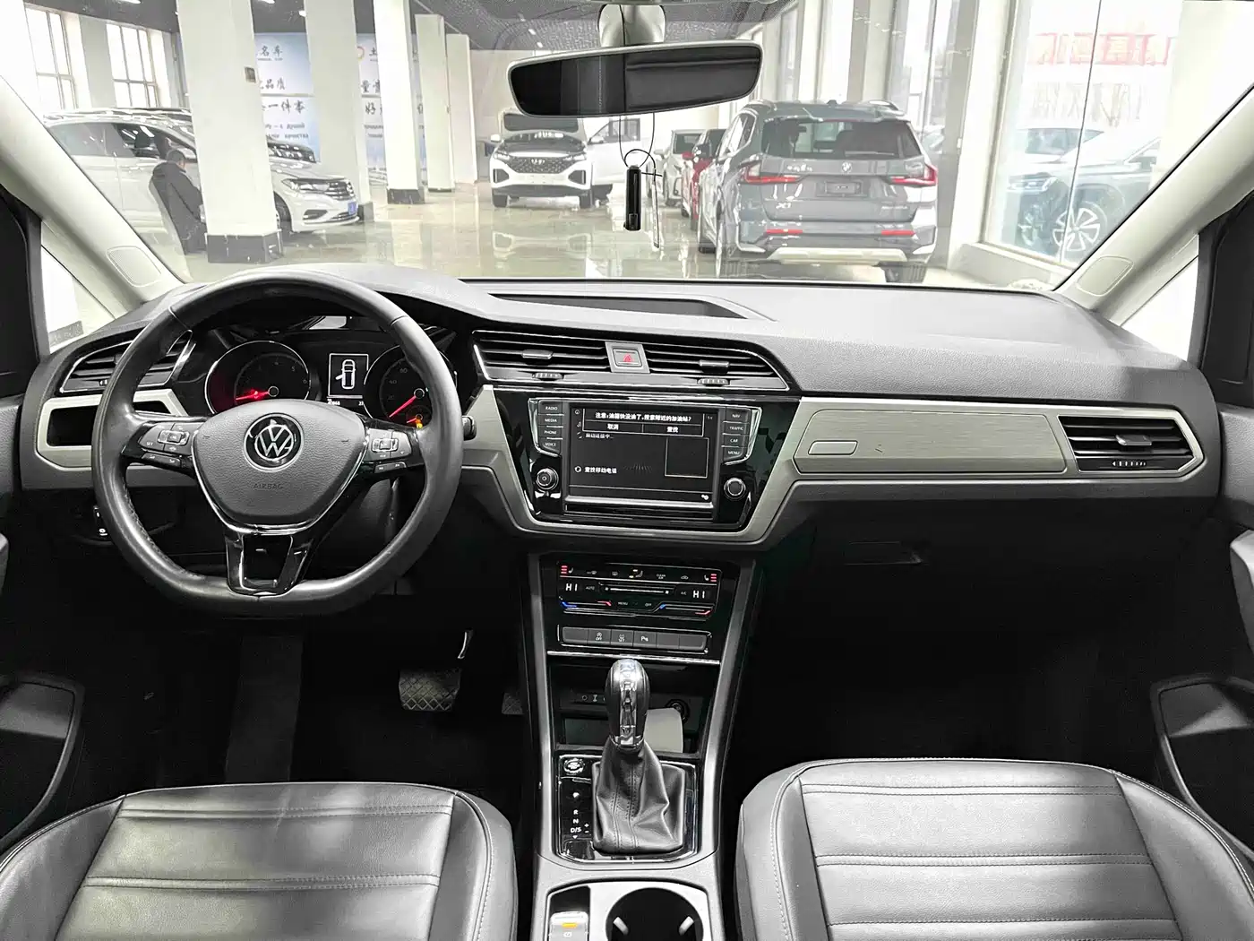 VOLKSWAGEN TOURAN