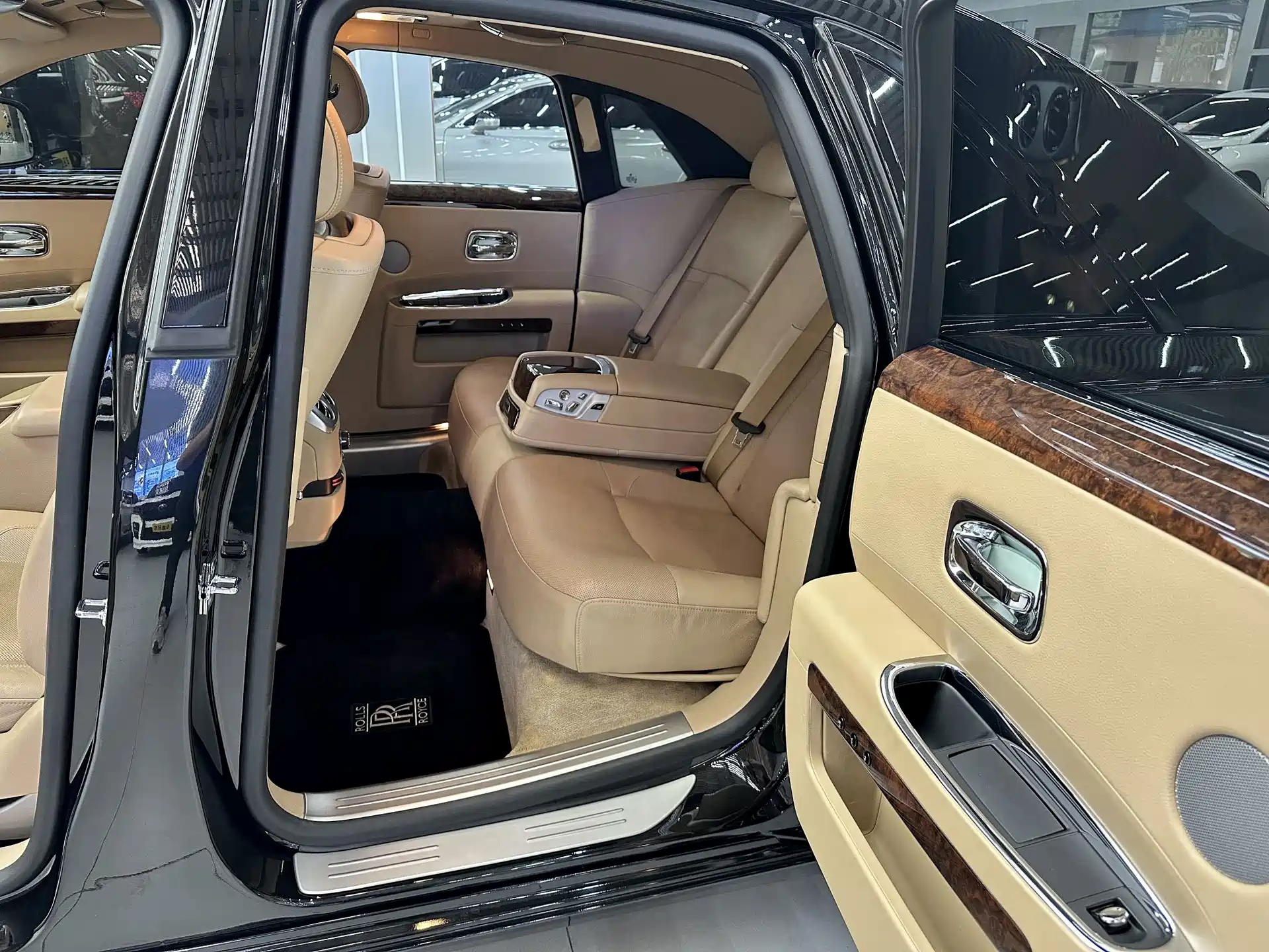 Фото 9 - Rolls-Royce Ghost