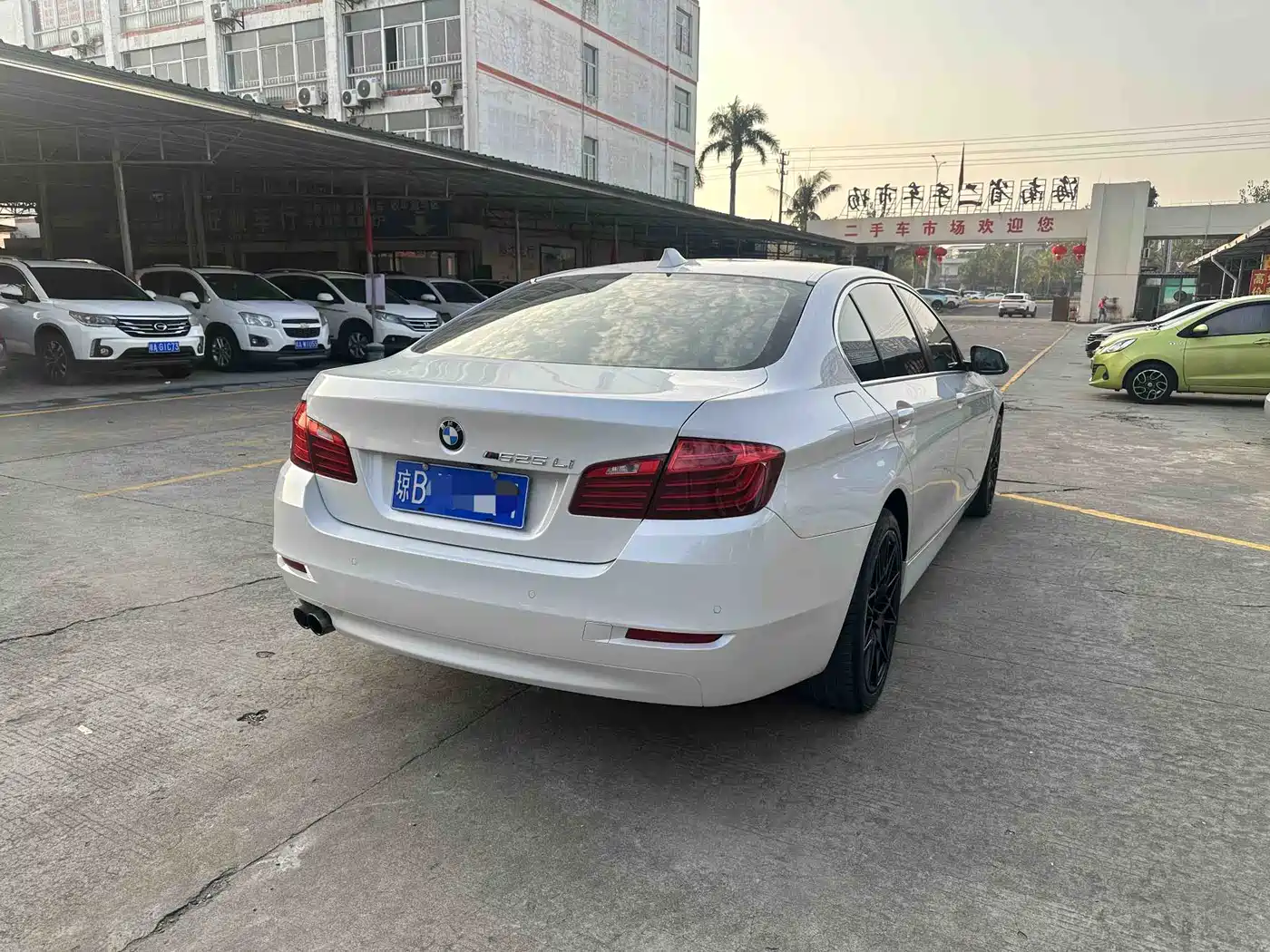 BMW 5 Series 2014 525Li Leading фото 6