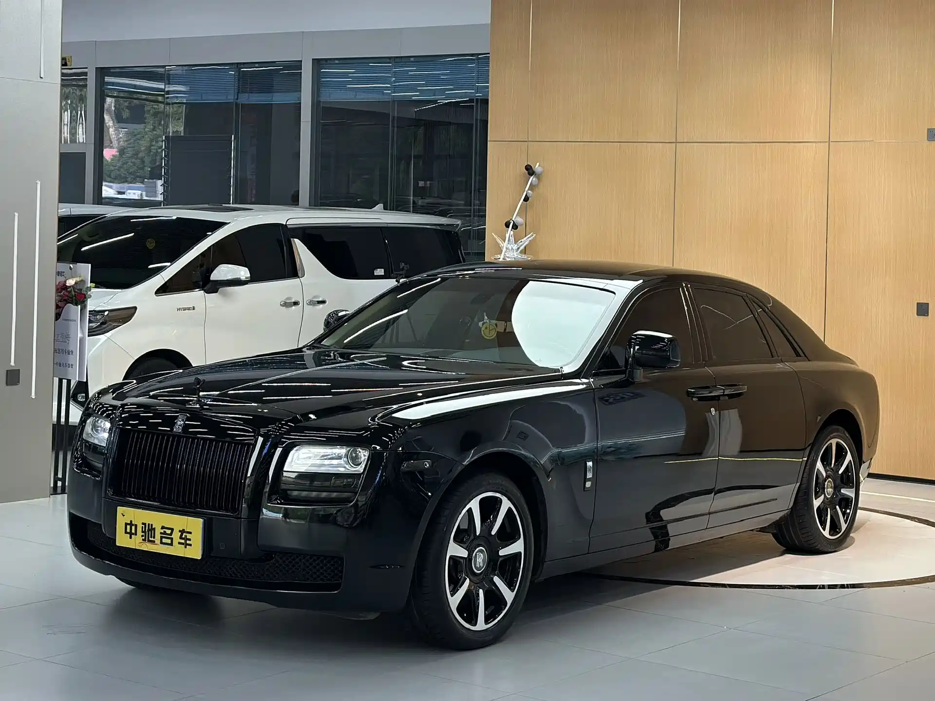 Фото 1 - Rolls-Royce Ghost