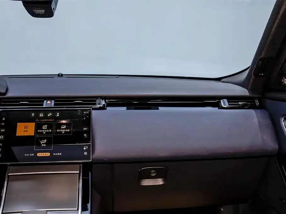 Land Rover Range Rover Velar 2024 Dynamic SE фото 33