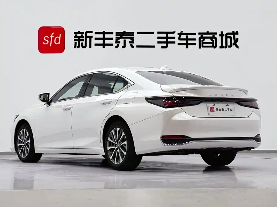 Lexus ES 2025 2025 300h Ultimate Edition