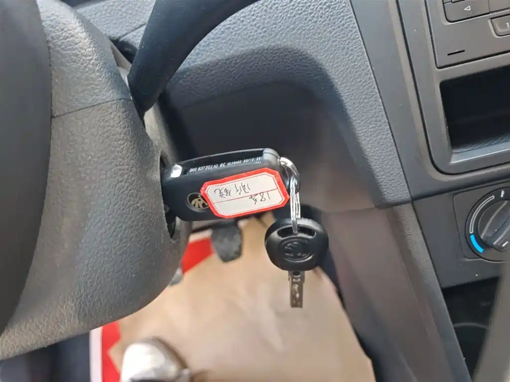 Škoda Rapid 2018 1.4L Manual Standard Edition фото 9