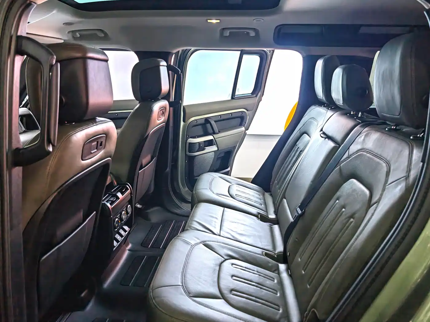 Land Rover Defender 2020 Model 110 P400 HSE фото 28