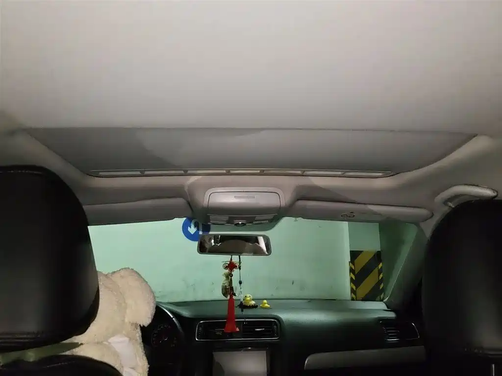 Volkswagen Sagitar 2014 1.6L Automatic Comfort фото 9