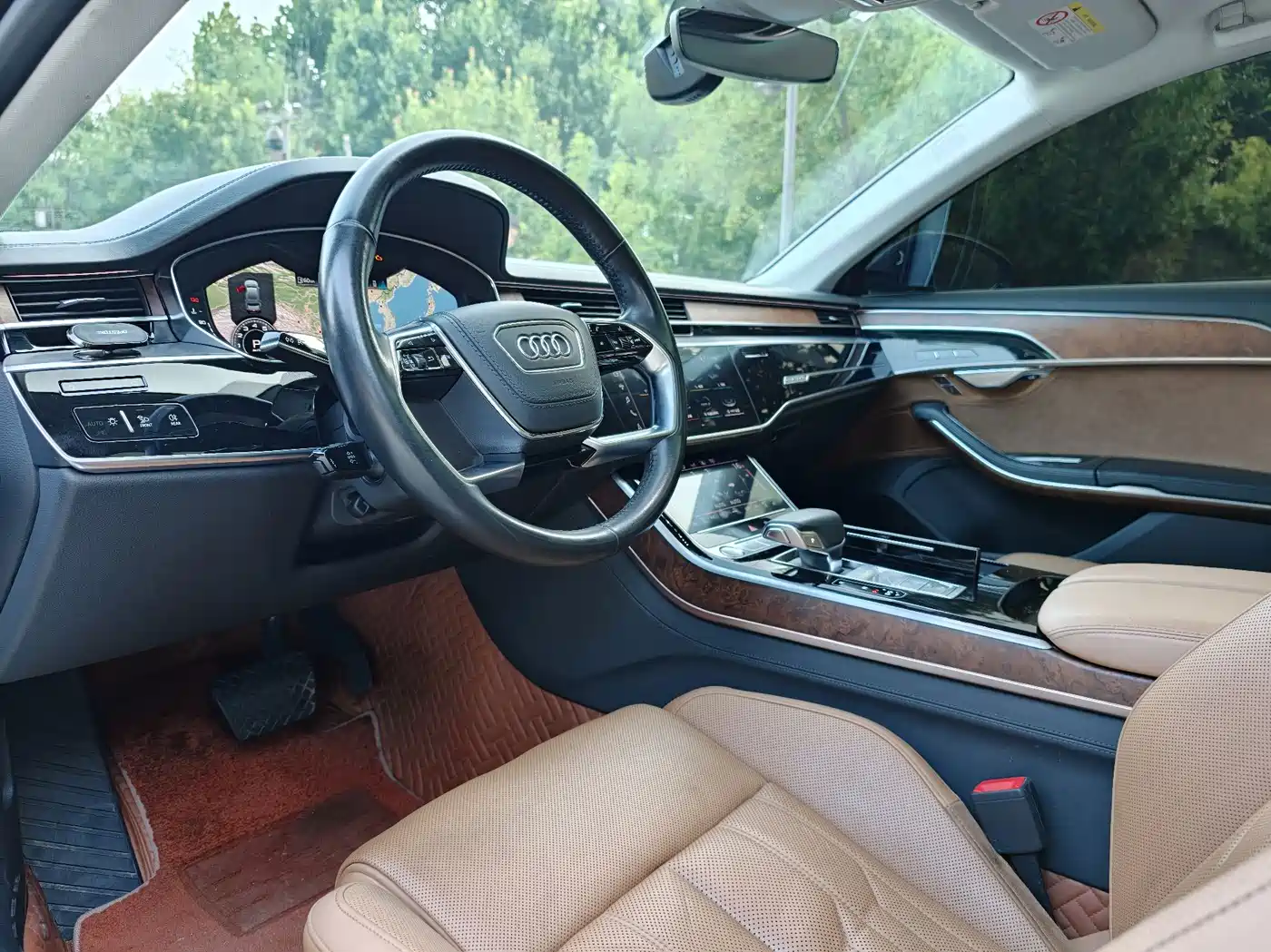 Фото 10 - Audi A8