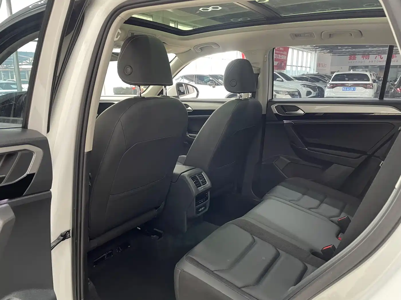 Volkswagen Tayron 2022 280TSI 2WD Luxury Smart Connect Edition фото 9