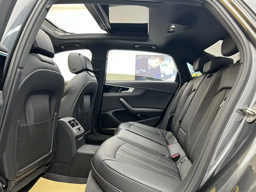 Фото 23 - Audi A4L