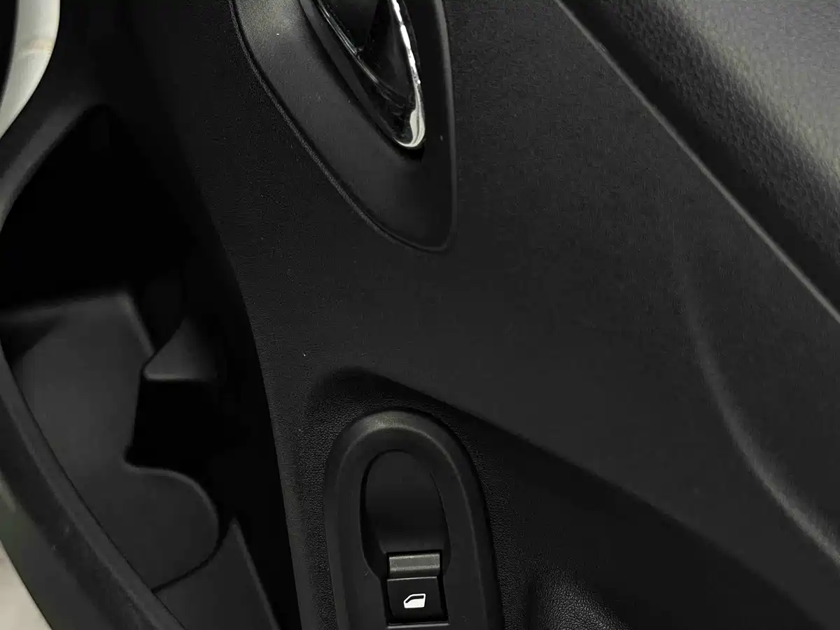 Peugeot 301 2016 2016 1.6L Manual Comfort Edition