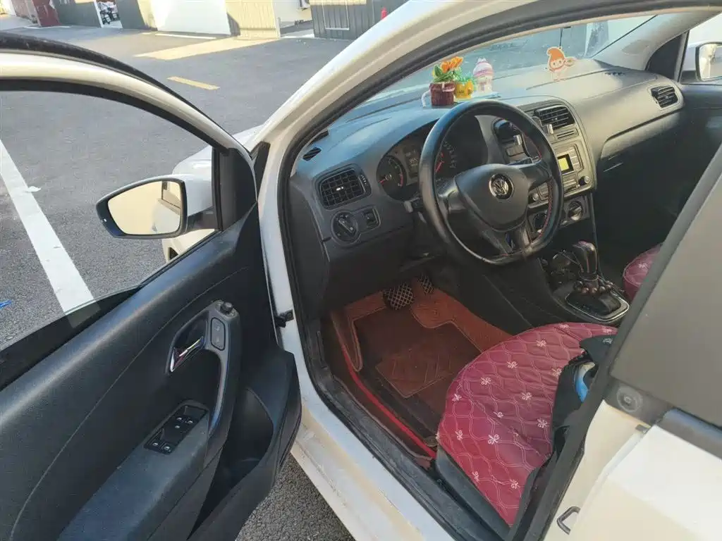Volkswagen Polo 2016 1.4L Automatic Trend фото 12