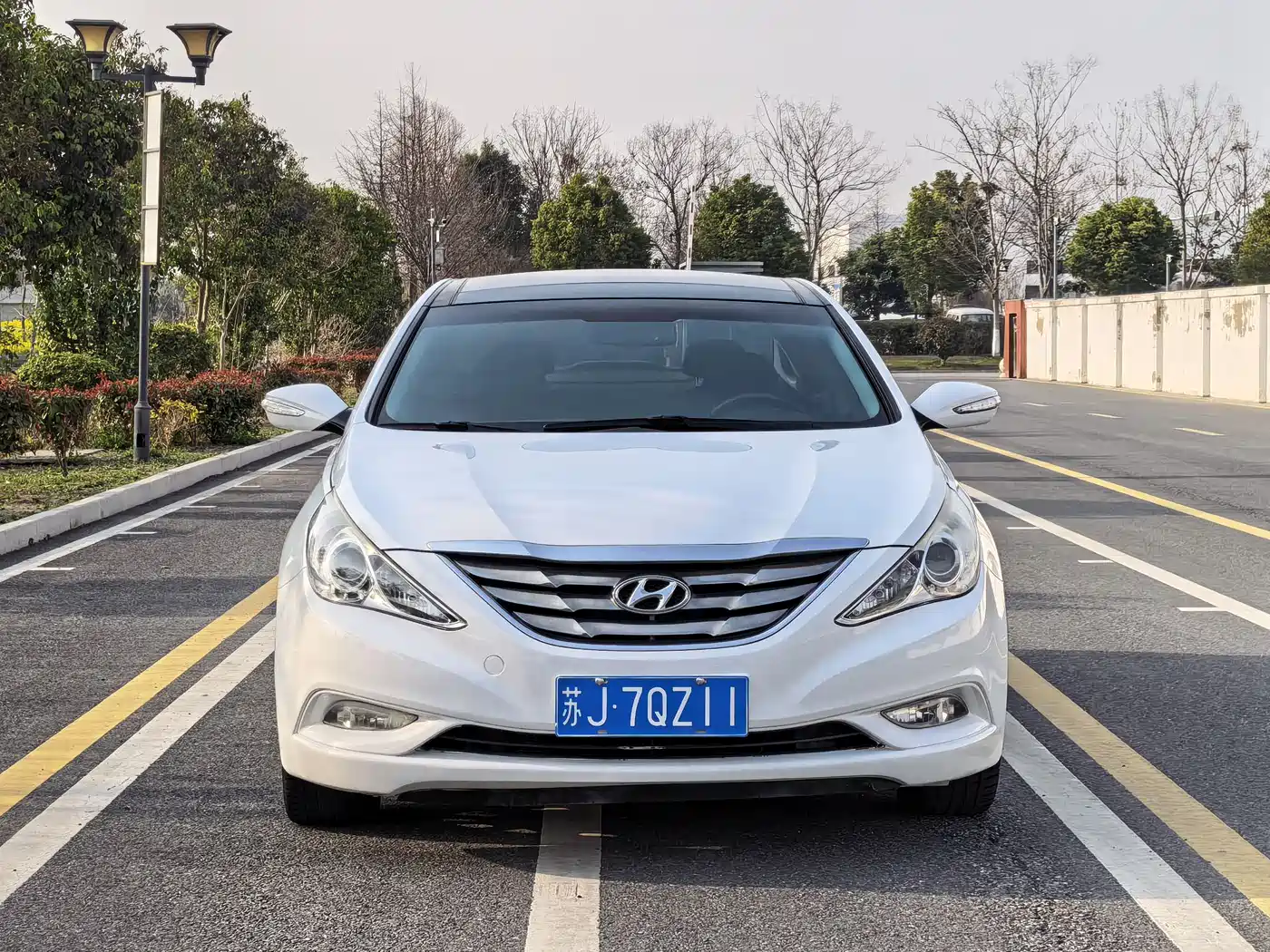 Hyundai Sonata 2011 2.0L Auto Premium Edition фото 2