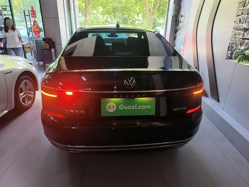 Volkswagen Passat 2022 330TSI Luxury Edition фото 6