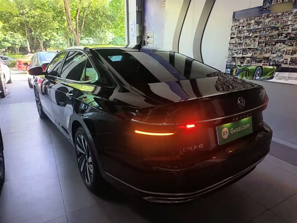 Volkswagen Passat 2022 330TSI Luxury Edition фото 5
