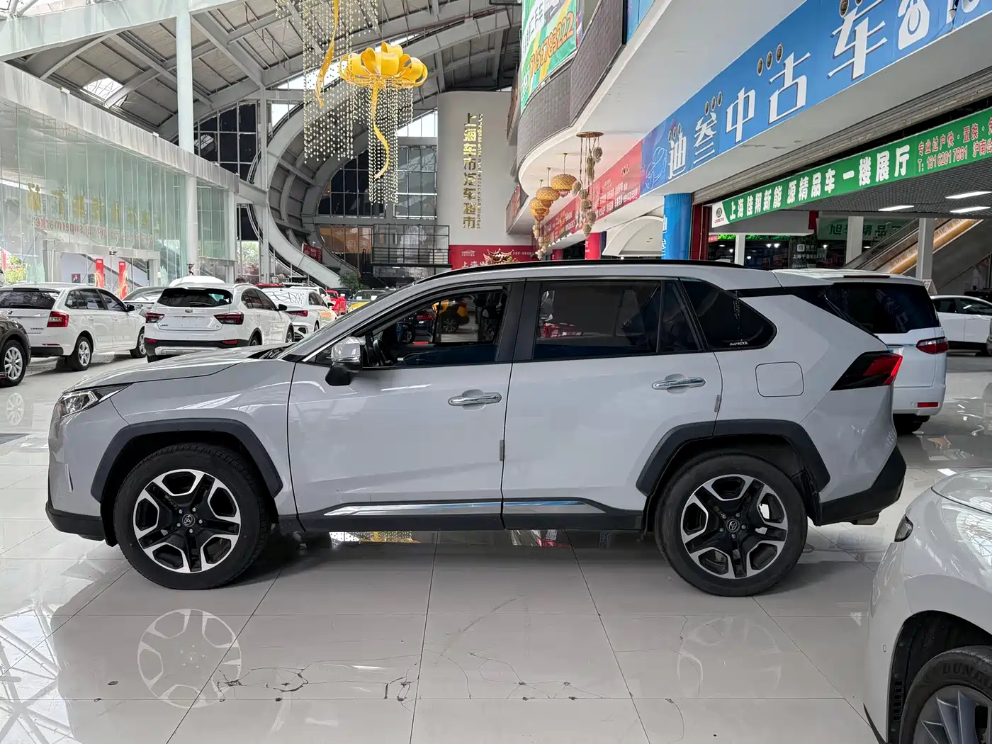 Toyota RAV4 Rongfang 2020 2.0L CVT 2WD Prestige Edition фото 7
