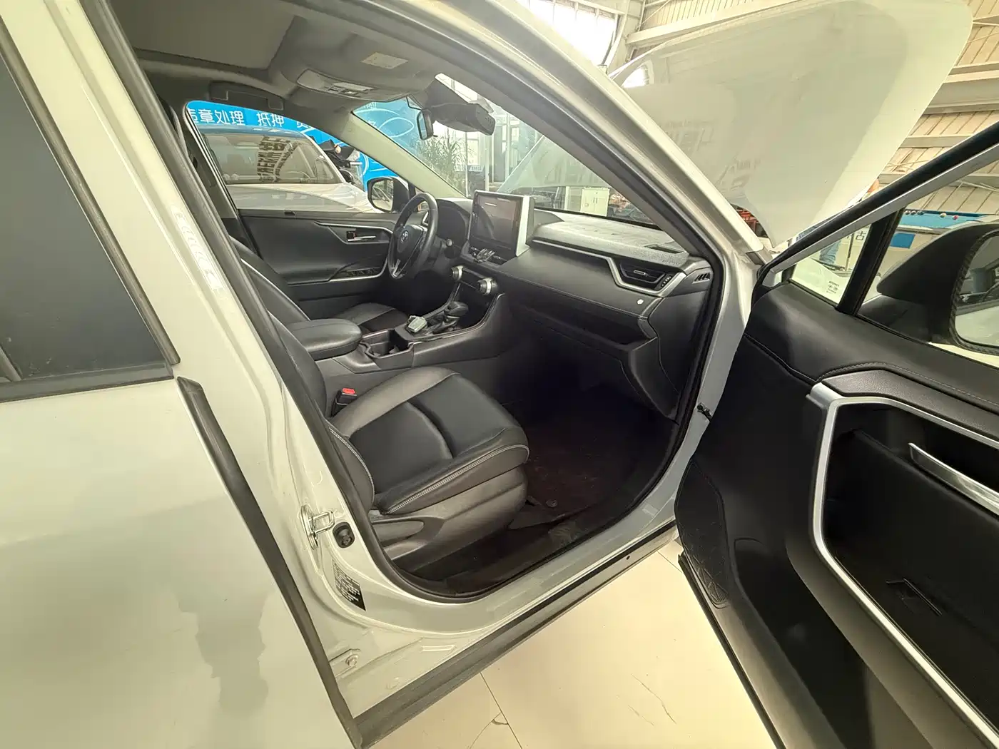 Toyota RAV4 Rongfang 2020 2.0L CVT 2WD Prestige Edition фото 16