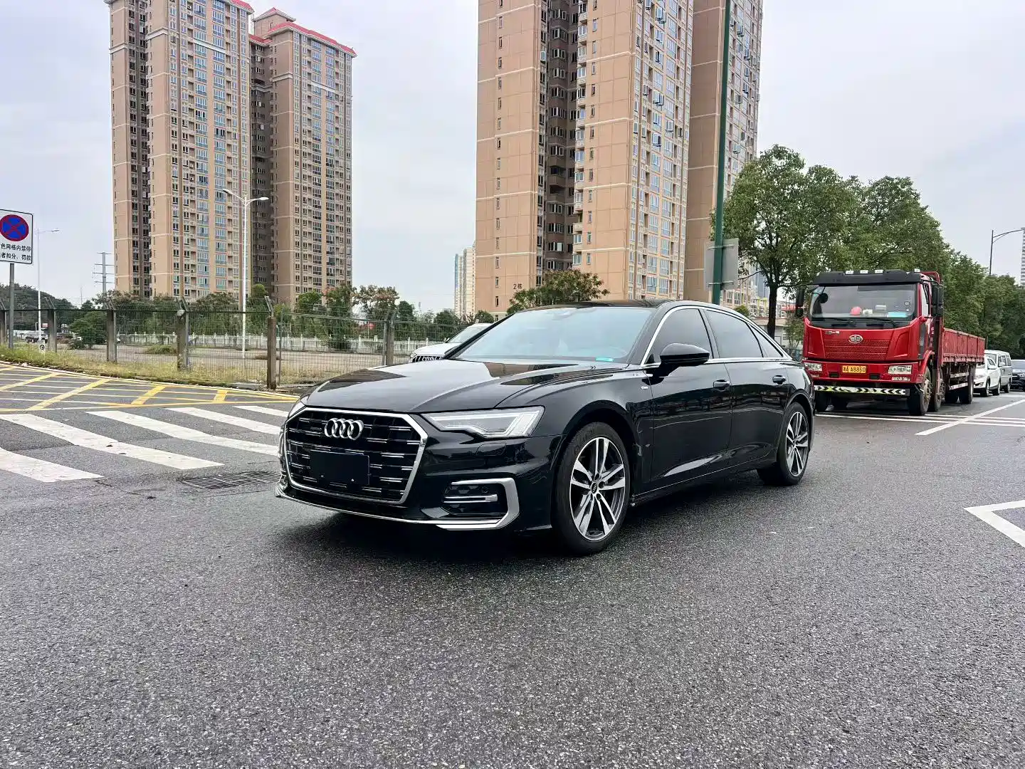 Фото 1 - Audi A6L