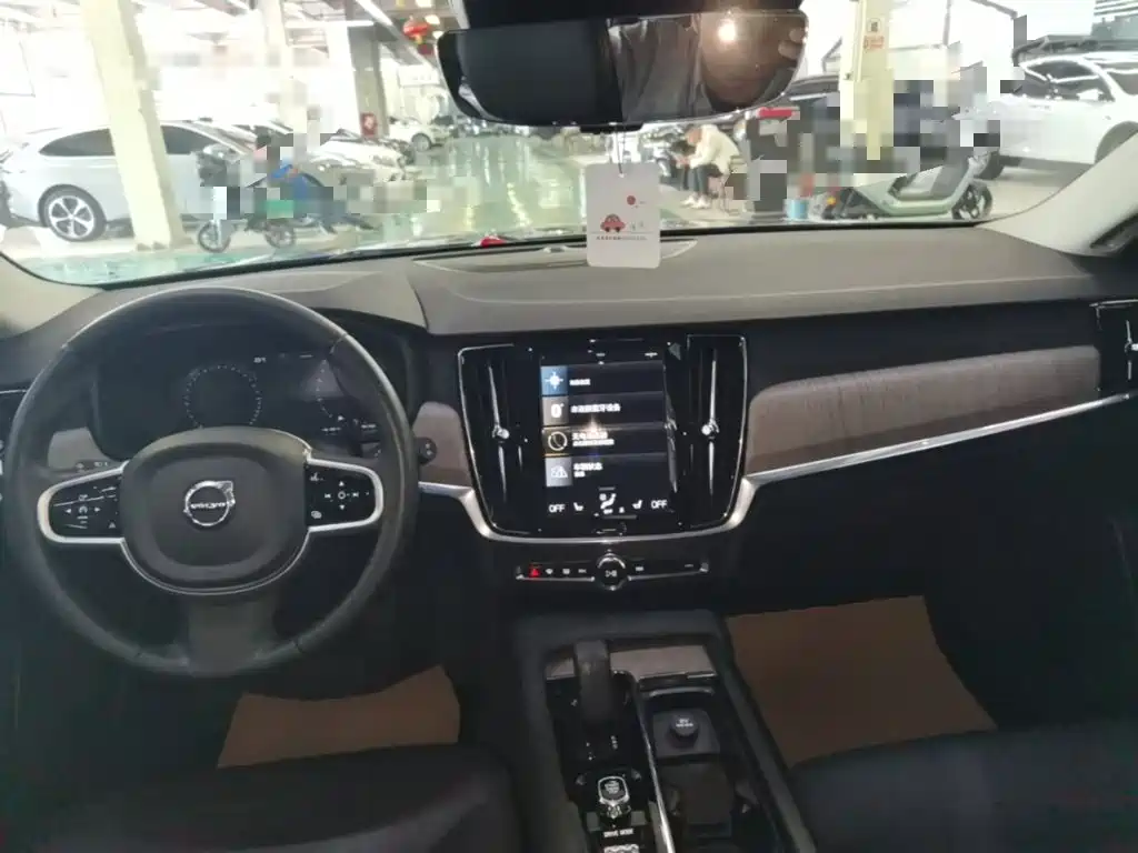 Photo 10 - Volvo V90