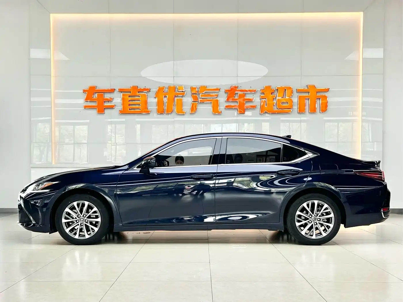 Lexus ES 2022 300h Excellence Edition фото 4