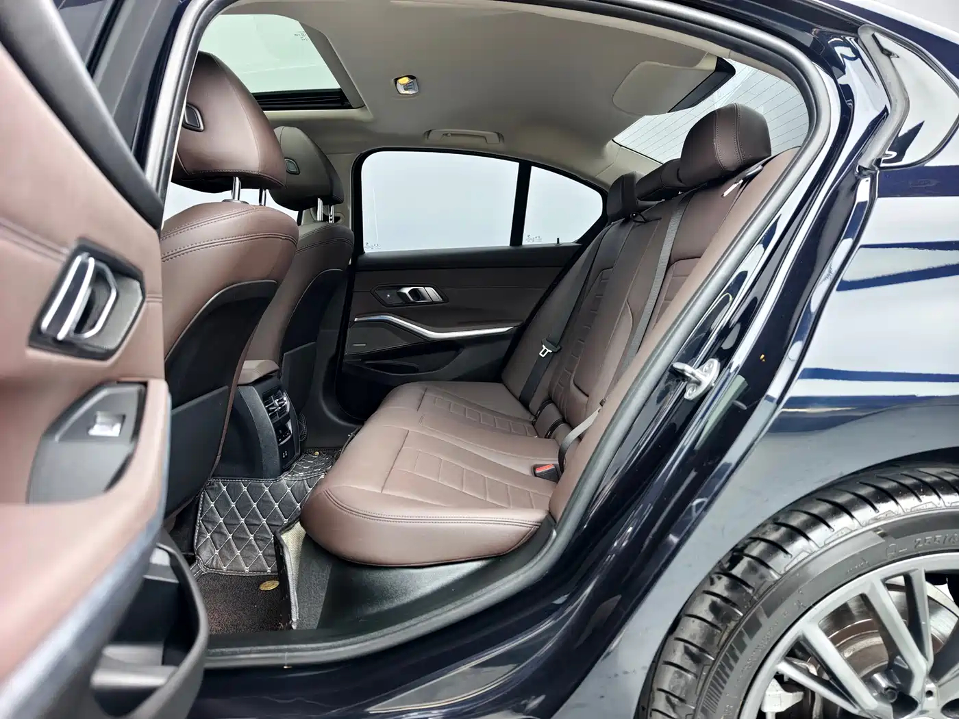 BMW 3 Series 2020 325Li M Sport Black Night Package фото 16