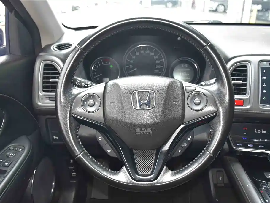 Honda Vezel 2015 2015 1.8L CVT 4WD Flagship Model