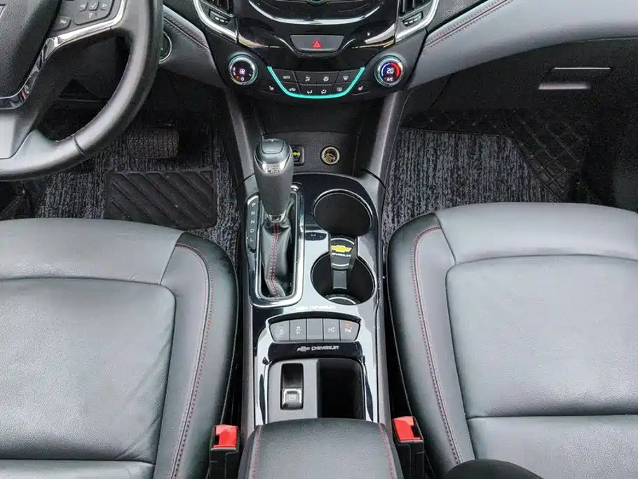 Фото 16 - Chevrolet Cruze