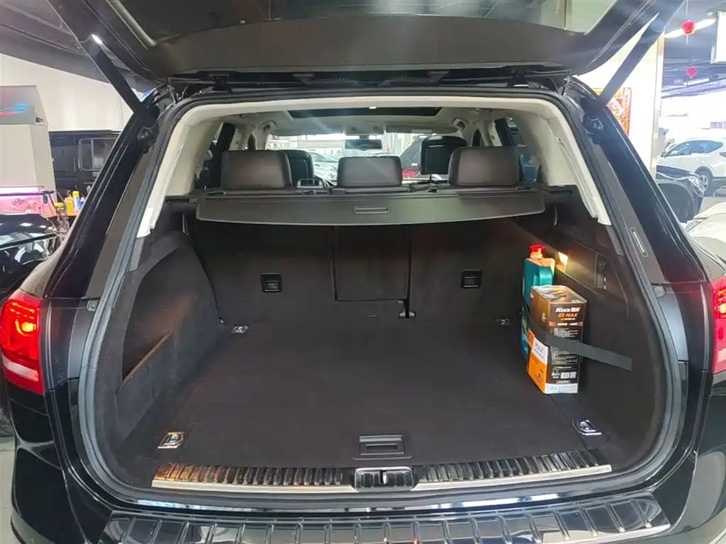 Volkswagen Touareg 2016 3.0TSI Glamour Edition фото 19