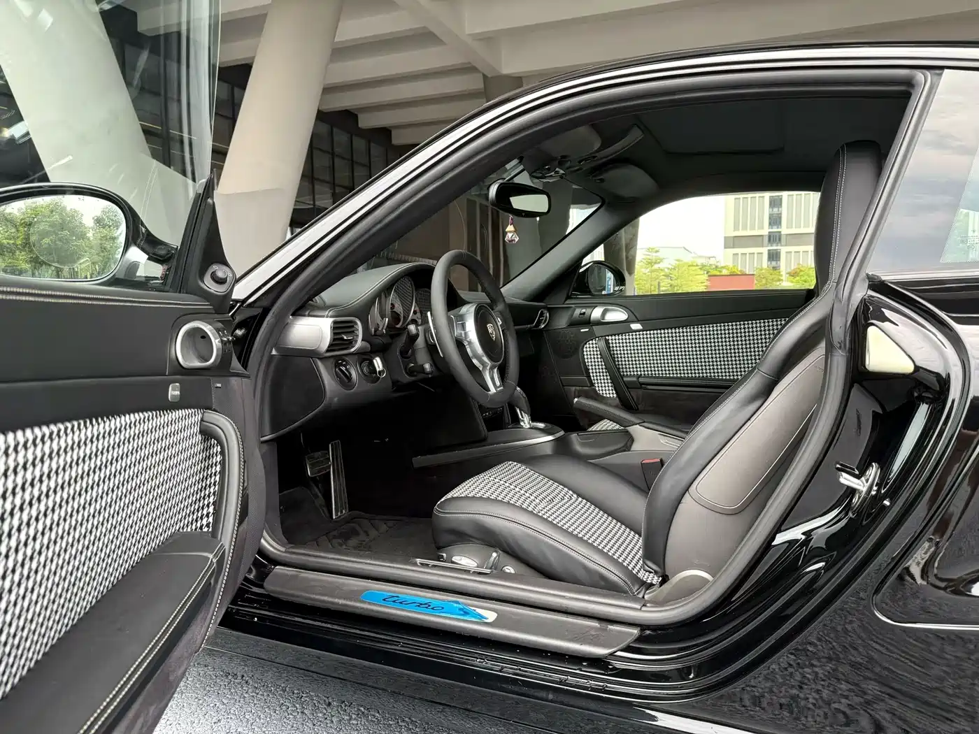 Porsche 911 2010 Turbo S 3.8T фото 7