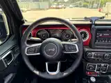 Photo 21 - Jeep Wrangler