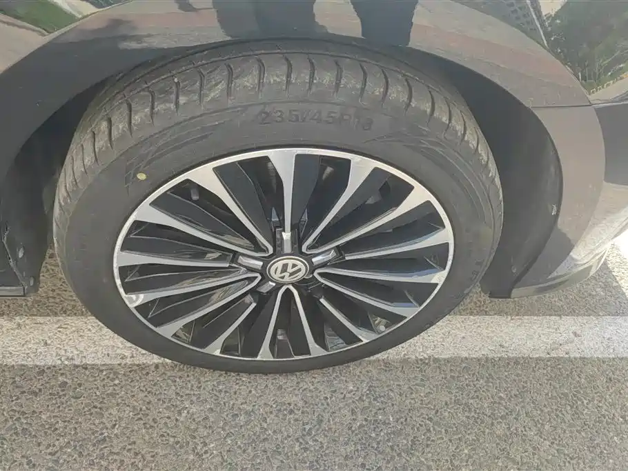 Volkswagen Passat 2017 330TSI DSG Prestige фото 6