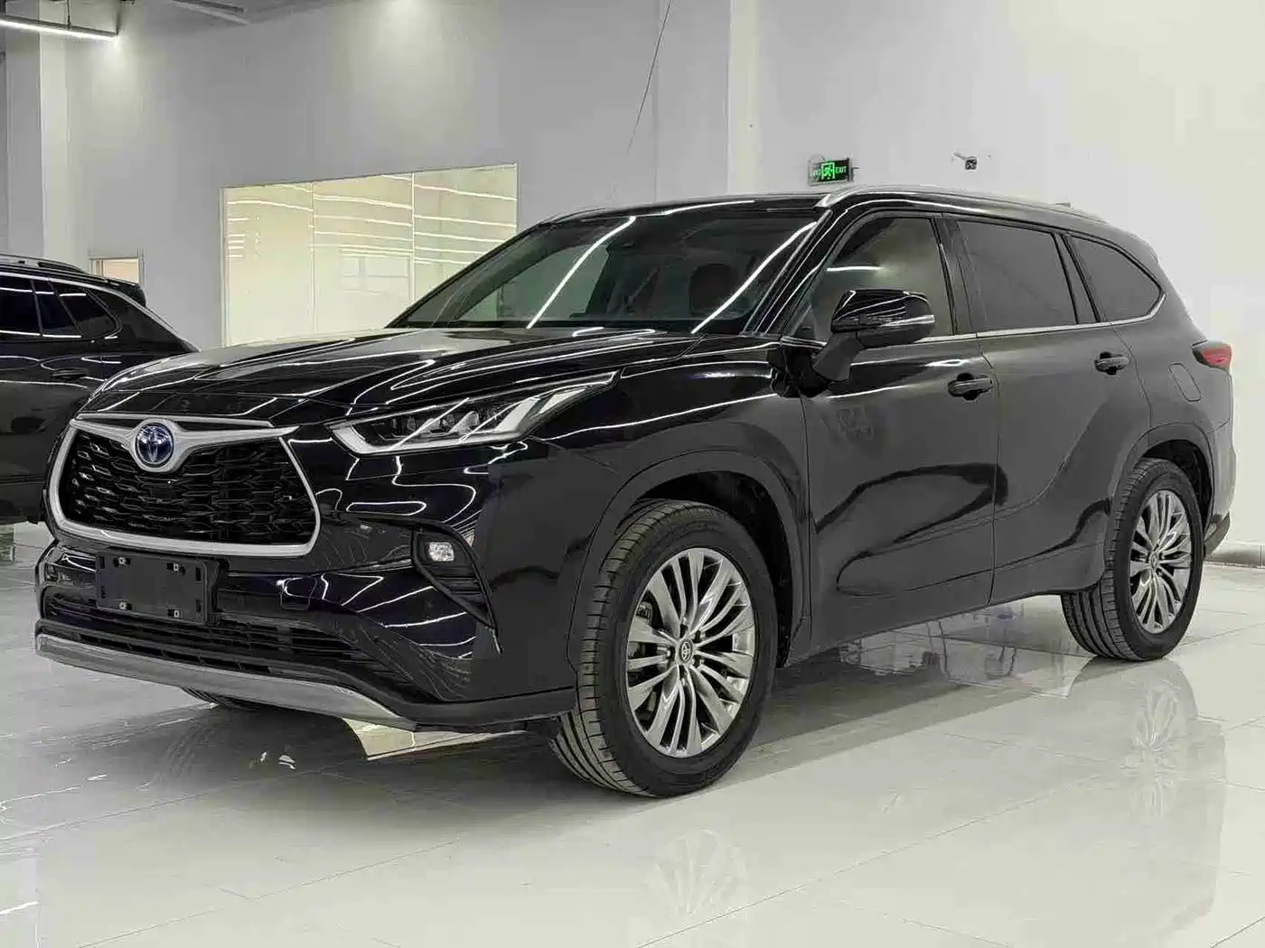 Toyota Highlander 2022 Model Dual Engine 2.5L 4WD Premium Edition 7-Seater фото 3