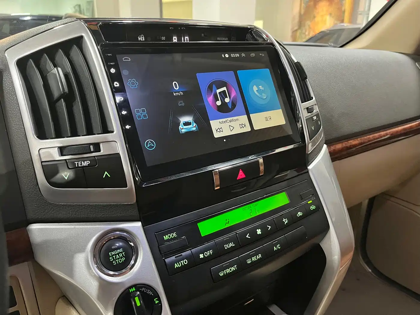 Toyota Land Cruiser (Import) 2015 4.0L V6 Middle East Low Configuration Edition фото 9