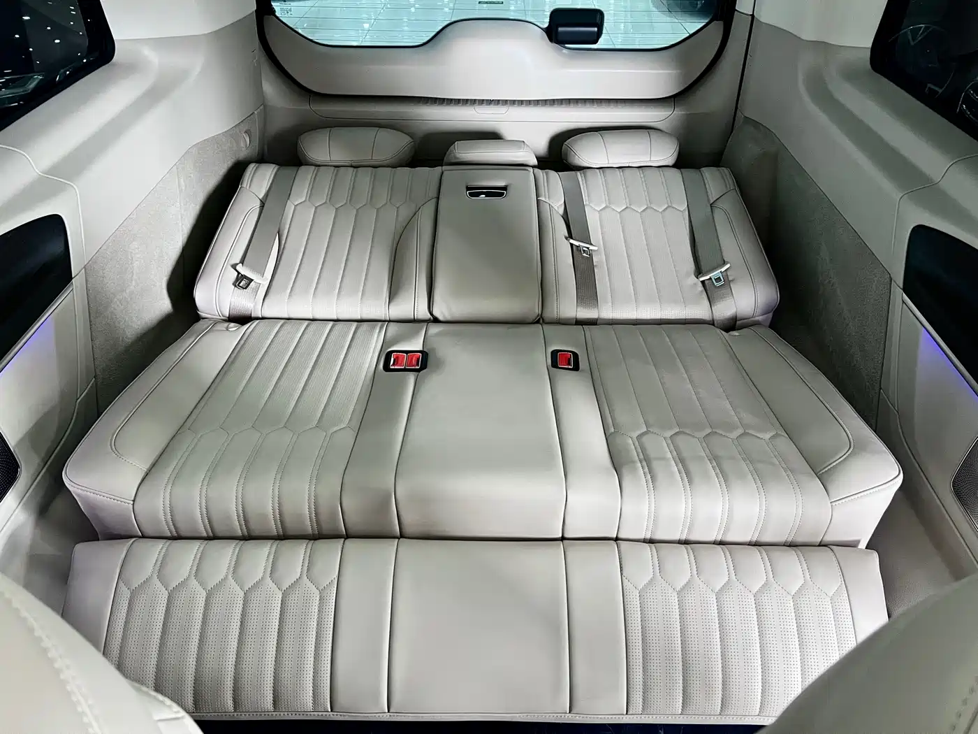 Mercedes-Benz V-Class 2024 V 300 L Long Wheelbase Luxury Edition фото 13