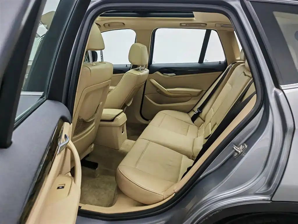 BMW X1 (Import) 2010 xDrive28i фото 15