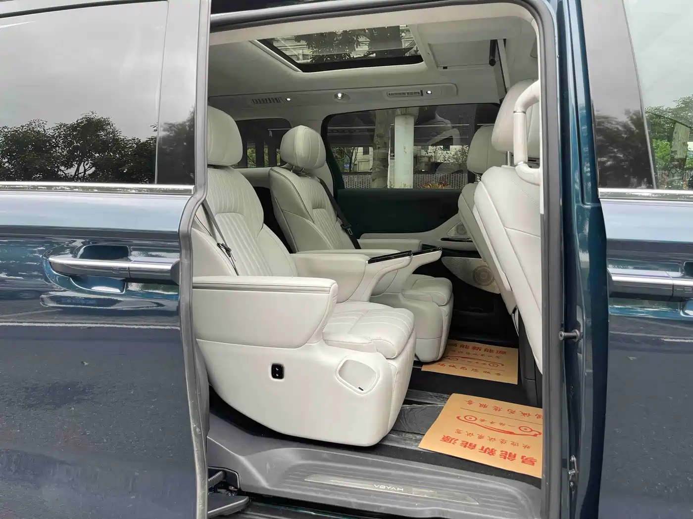Voyah Auto Voyah Dreamer 2025 PHEV AWD Flagship Kunpeng Edition фото 17