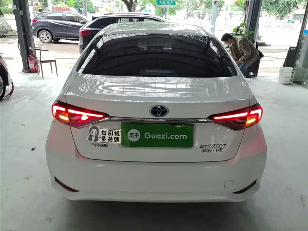 Toyota Corolla 2022 Hybrid 1.8L E-CVT Pioneer Edition фото 6