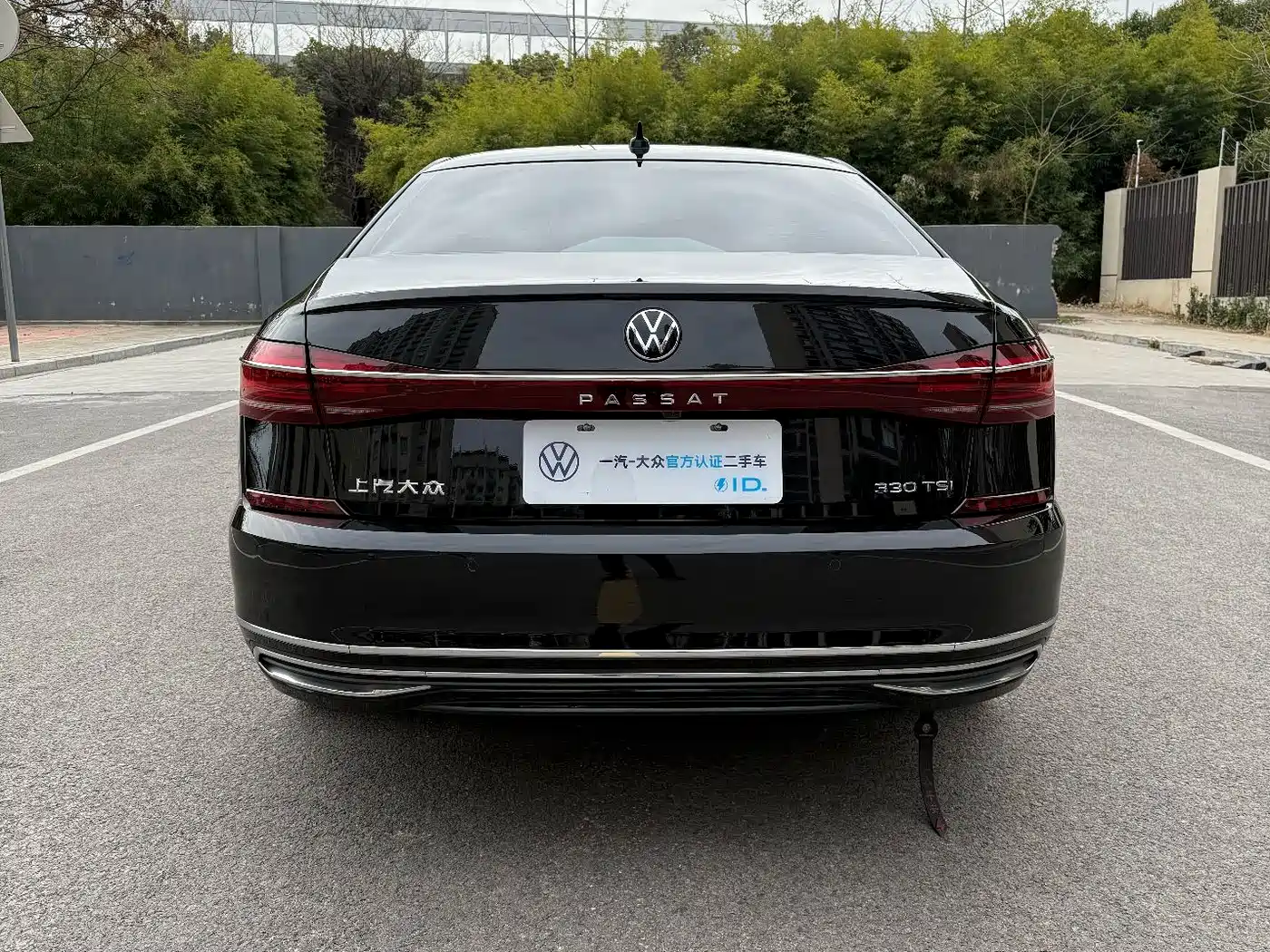 Volkswagen Passat 2023 330TSI Starlight Luxury Edition фото 9